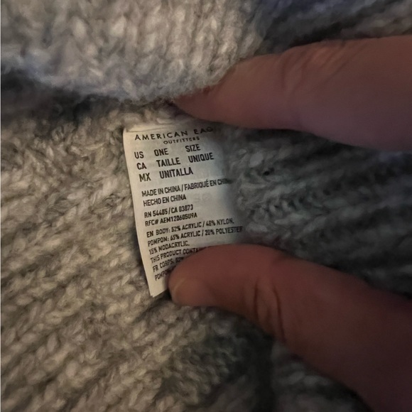 AEO Gray Fuzzy Pom Beanie - Picture 2 of 2